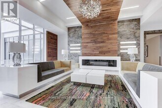 7890 Bathurst St in Vaughan, ON - Building Photo - Building Photo