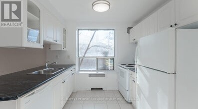 869 Avenue Rd in Toronto, ON - Building Photo - Building Photo