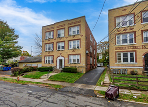 24 Wilcox St in New Britain, CT - Foto de edificio - Building Photo