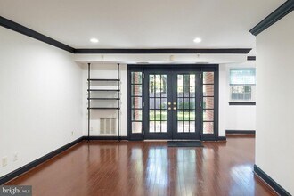 7096 Spring Garden Dr in Springfield, VA - Building Photo - Building Photo