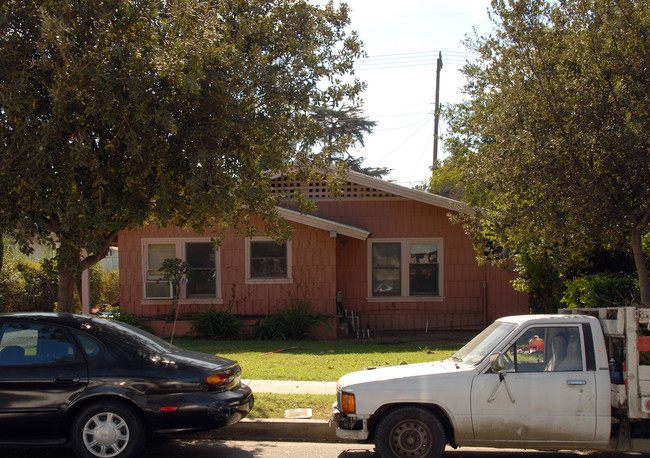 354 W Elk Ave in Glendale, CA - Foto de edificio - Building Photo