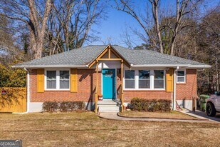 1122 Elaine Dr in Forest Park, GA - Building Photo