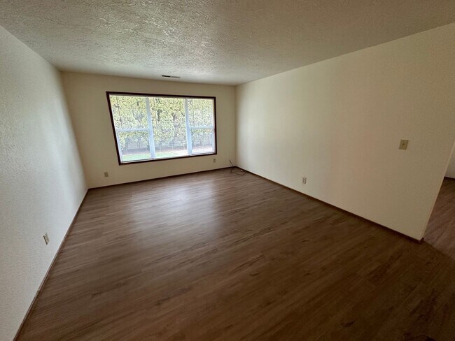 1077 Charlene St S in Salem, OR - Building Photo - Building Photo
