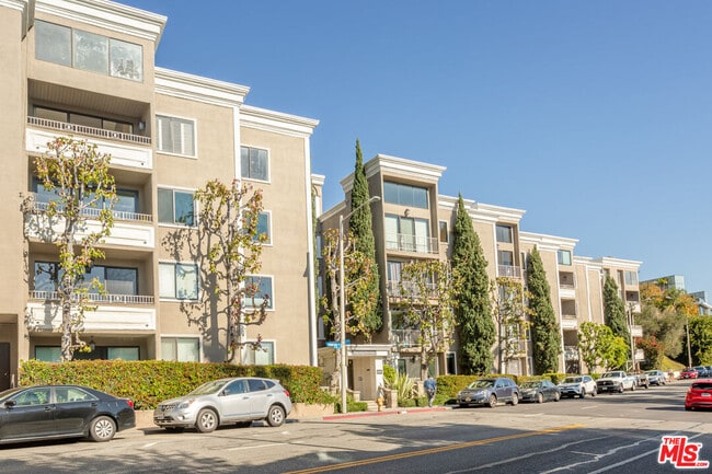 8455 Fountain Ave in West Hollywood, CA - Building Photo - Building Photo