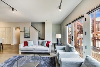 2233 W Medill Ave in Chicago, IL - Building Photo - Building Photo