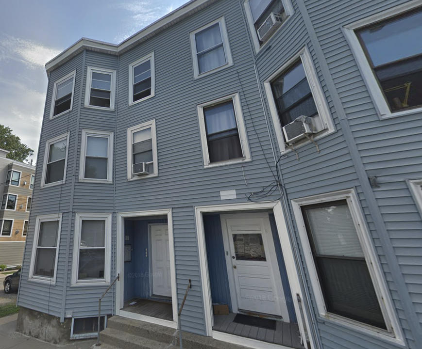 11 Leverett St in Brookline, MA - Building Photo