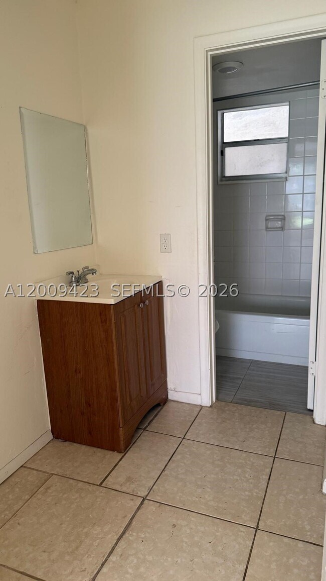 property at 3774 Inverrary Dr