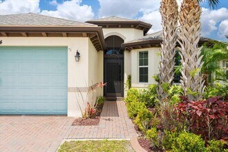 12054 SW Bennington Cir in Port St. Lucie, FL - Building Photo - Building Photo