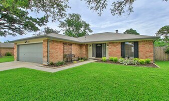 19518 Gladewater Dr in Tomball, TX - Building Photo