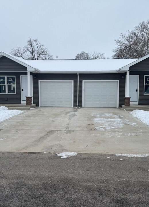 431 S Harrison St in Montpelier, OH - Building Photo