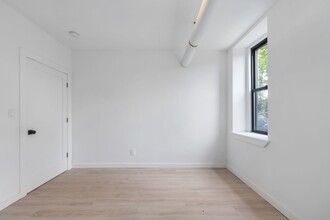 258-264 Wadsworth Ave in New York, NY - Building Photo - Interior Photo