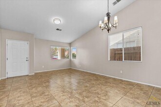 10408 Starlight Peak Dr in Bakersfield, CA - Building Photo - Building Photo