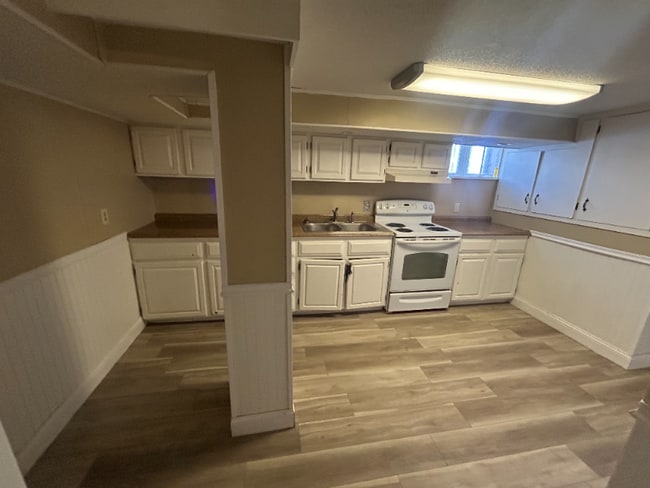 534 W Cavour Ave, Unit 2 in Fergus Falls, MN - Foto de edificio - Building Photo