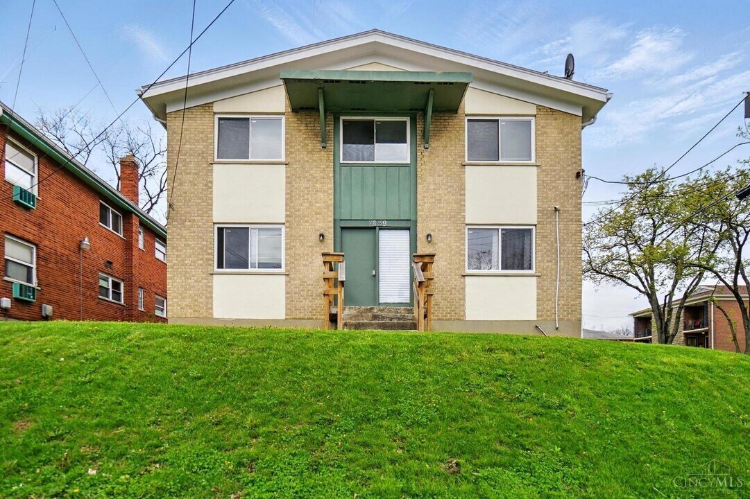 7839 Newbedford Ave in Cincinnati, OH - Building Photo