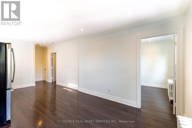 253 Lakeshore Rd E in Mississauga, ON - Building Photo - Building Photo