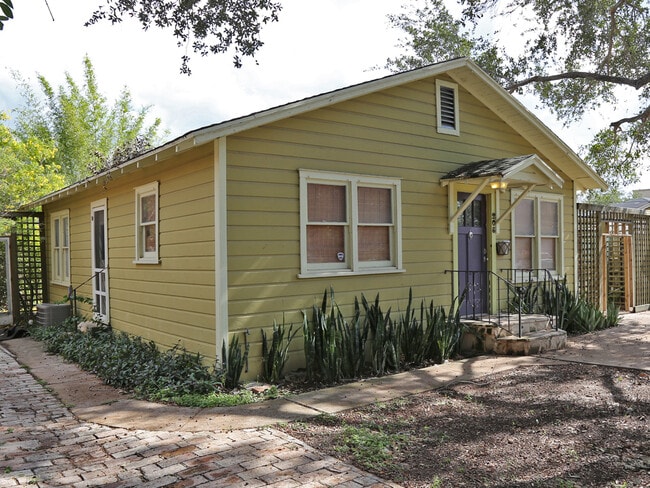 property at 208 N 8th St