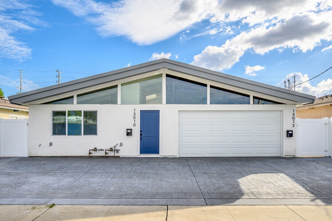 13010 Hartland St in North Hollywood, CA - Building Photo