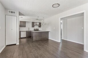 2810 Dorchester Dr, Unit 23 in Oklahoma City, OK - Building Photo