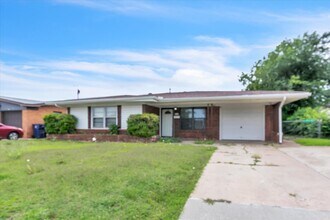 2228 SW 61st Terrace in Oklahoma City, OK - Building Photo - Building Photo