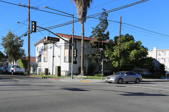 1022 E Wilson Ave in Glendale, CA - Building Photo - Primary Photo