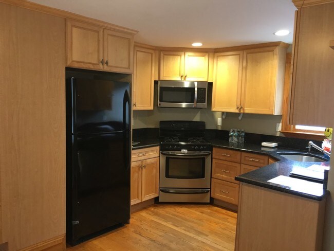 4 Center St, Unit 2 in Woburn, MA - Building Photo - Building Photo