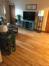 8815 W Center St, Unit 4 in Milwaukee, WI - Building Photo - Building Photo