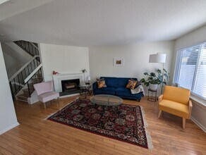 609 Longfellow Dr in Branford, CT - Foto de edificio - Building Photo