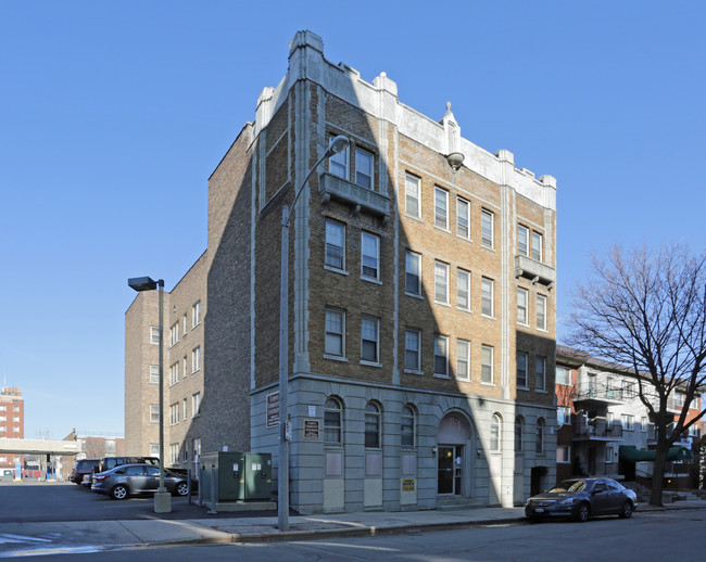 University Pointe Apartments in Milwaukee, WI - Building Photo - Building Photo