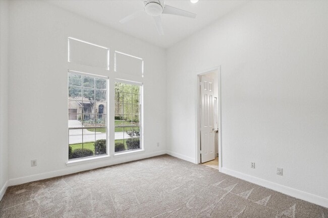 property at 95 N Mews Wood Ct