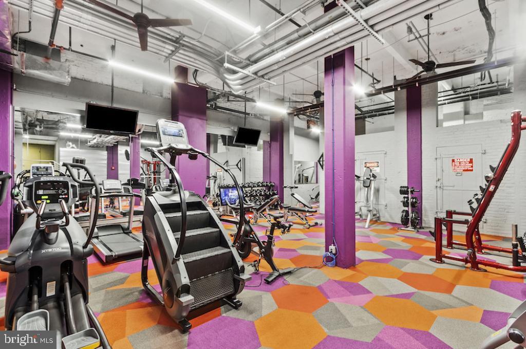 312-22 Walnut St in Philadelphia, PA - Building Photo