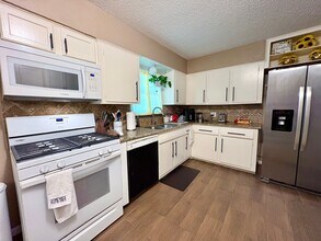 1311 W Lovers Ln in Arlington, TX - Building Photo - Building Photo