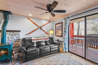 102 Skiview Ln in Beech Mountain, NC - Foto de edificio - Building Photo