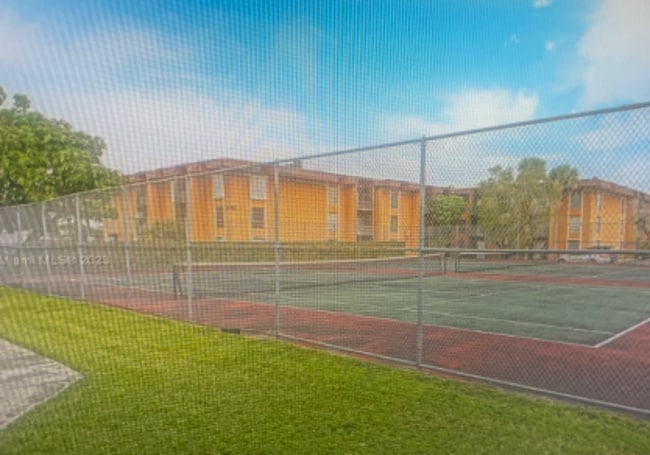 9449 SW 76th St in Miami, FL - Building Photo - Building Photo