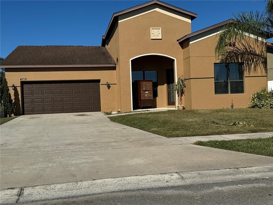 4715 Blackthorn Cir in Kissimmee, FL - Building Photo