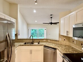 4272 Pine Ridge Ct in Weston, FL - Building Photo - Building Photo