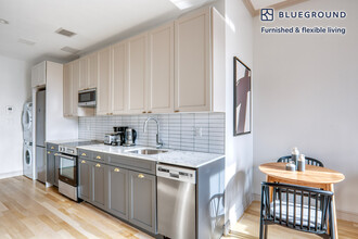 371 E 10th St in New York, NY - Building Photo - Building Photo