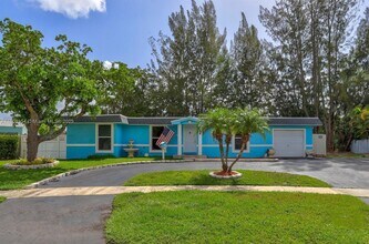 6605 NW 80th Ct in Tamarac, FL - Building Photo - Building Photo