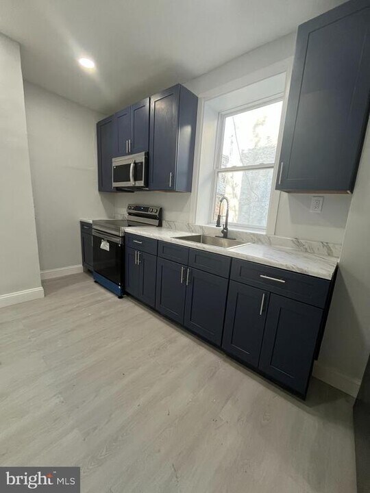 2720 N Hemberger St in Philadelphia, PA - Building Photo