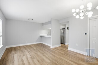 7801 Shoal Creek Blvd in Austin, TX - Building Photo - Building Photo