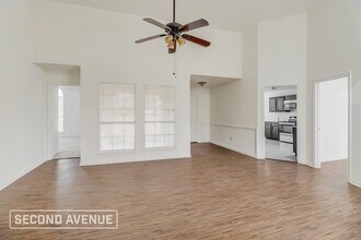 8802 Briarwood Dr in Rowlett, TX - Foto de edificio - Building Photo