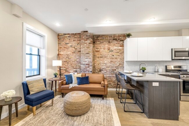 65 Frankfort St, Unit #4 in Boston, MA - Building Photo - Building Photo