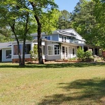1014 Sailclub Rd in Hartsville, SC - Building Photo