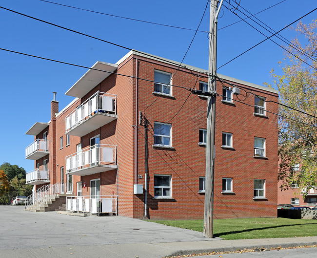 20 Cloverdale Ave in Hamilton, ON - Building Photo - Building Photo