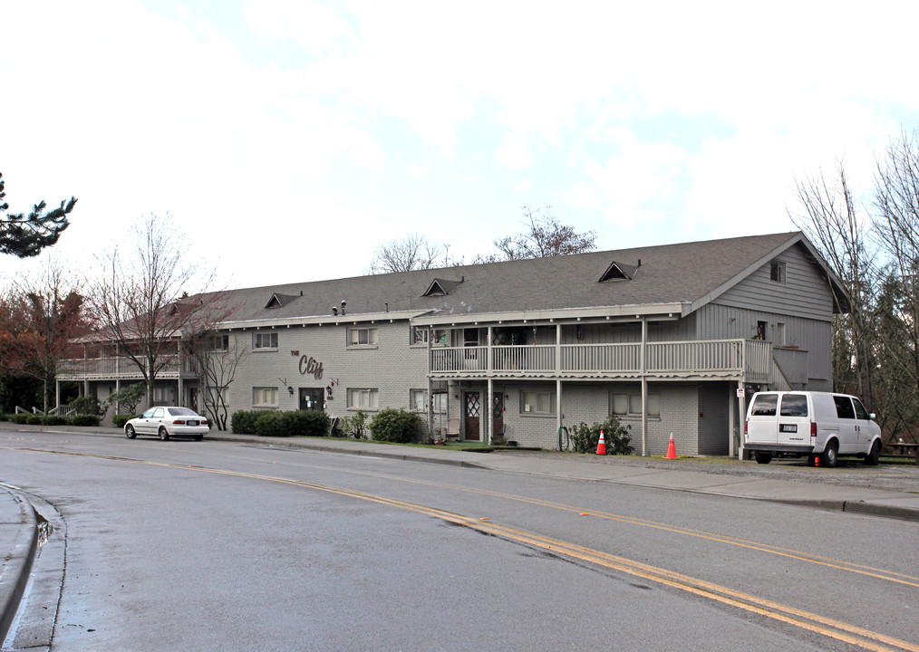 The Cliff Apartments in Des Moines, WA - Building Photo