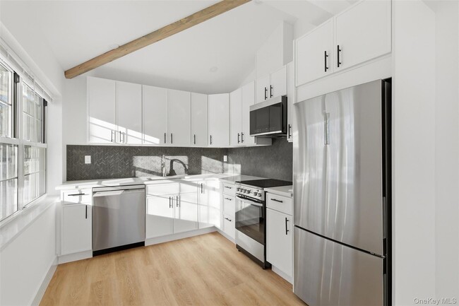 134 E Main St in Pawling, NY - Building Photo - Building Photo