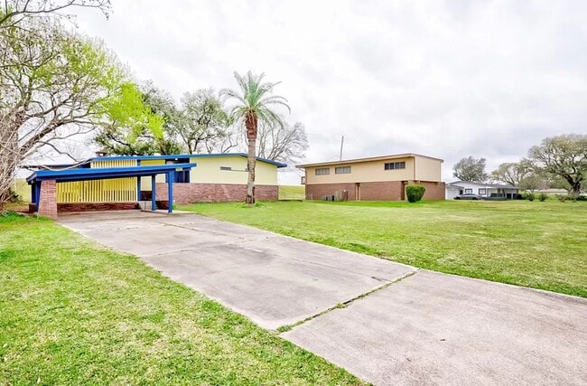 property at 4600 Lakeshore Dr