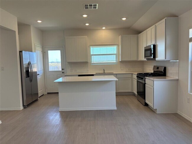 112 Imola St in Hutto, TX - Building Photo - Building Photo