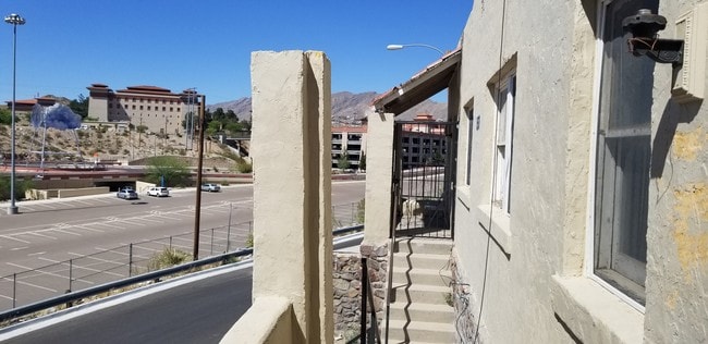 1531 Mundy Dr, Unit 3 in El Paso, TX - Foto de edificio - Building Photo