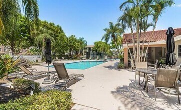 616 Executive Center Dr, Unit 102 in West Palm Beach, FL - Foto de edificio - Building Photo