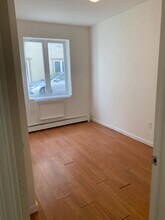 3005 Seagirt Ave, Unit 1 in Far Rockaway, NY - Foto de edificio - Building Photo